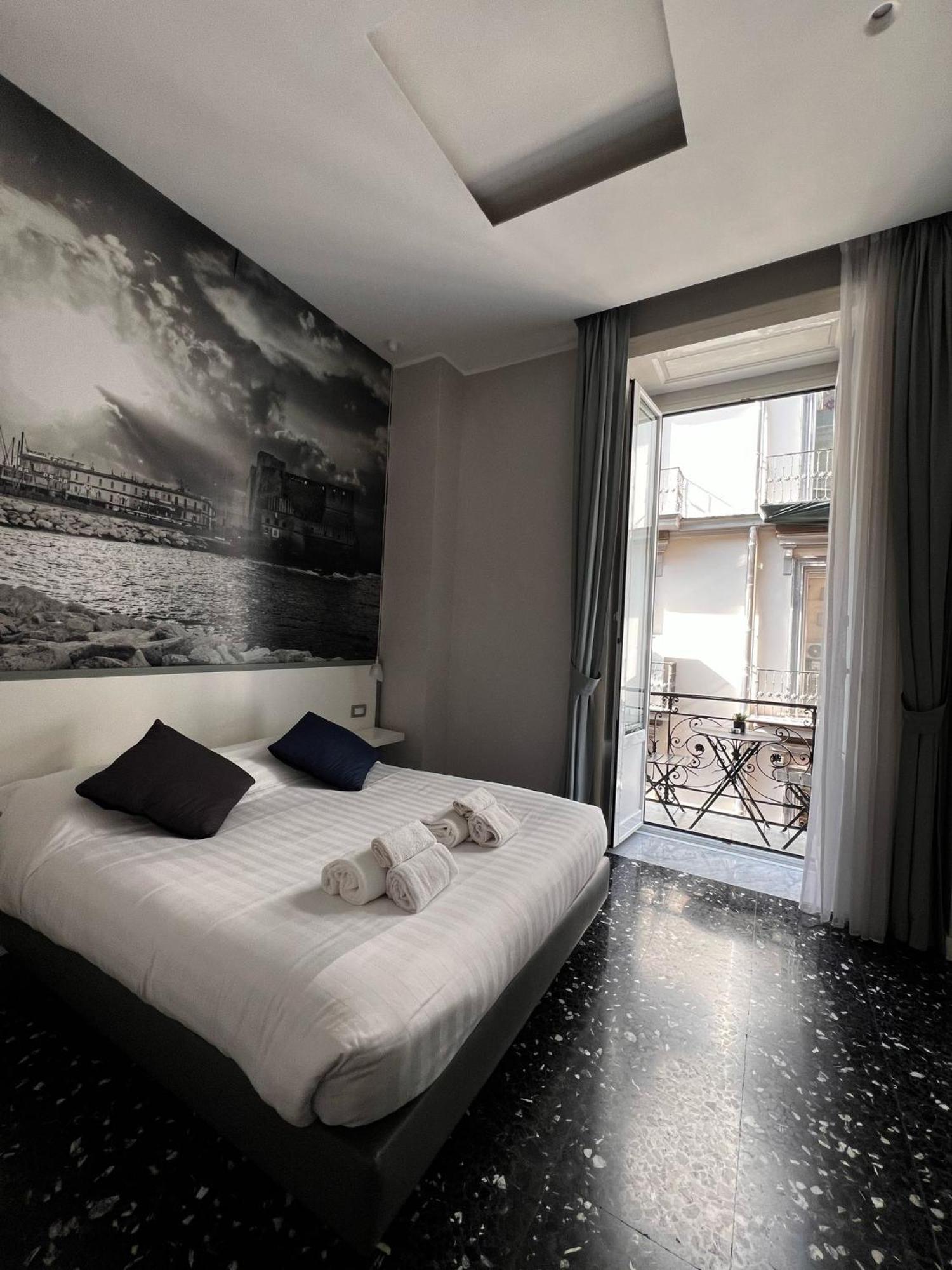 Beverello Rooms Neapel Exterior foto
