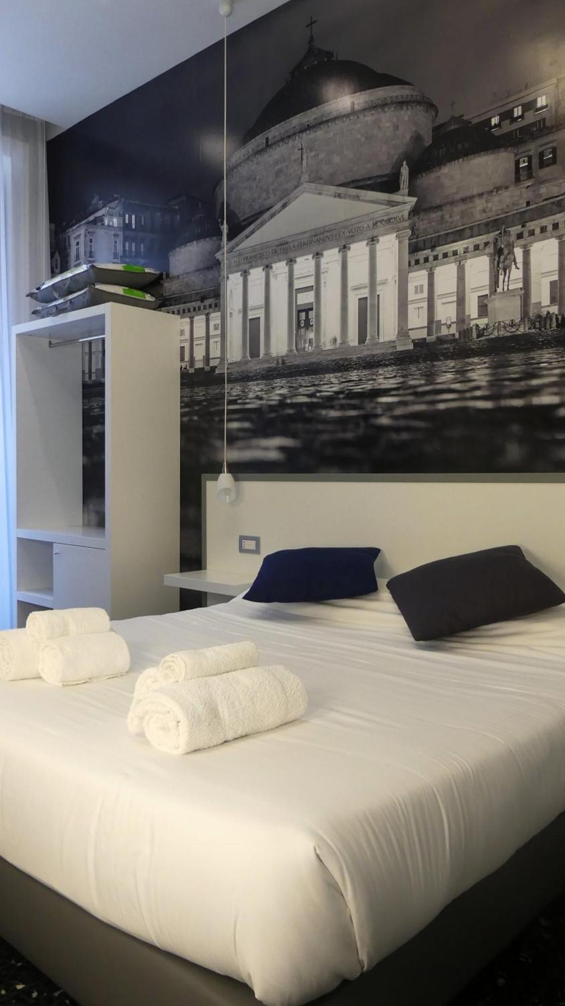 Beverello Rooms Neapel Exterior foto